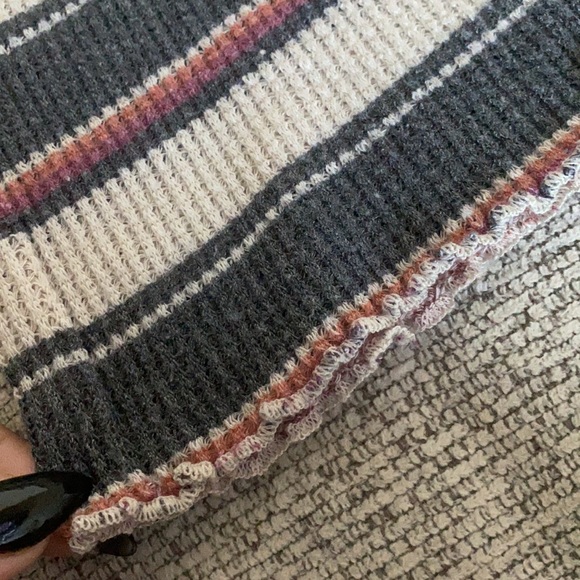 Ribbed Low Cropped Shirt - Picture 2 of 4